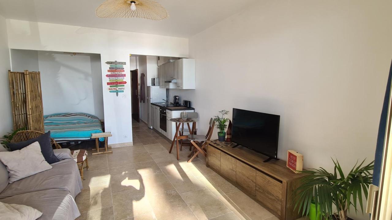 Ti Caz Kreol - Juan Plages Les Pieds Dans L'Eau Apartment Exterior photo