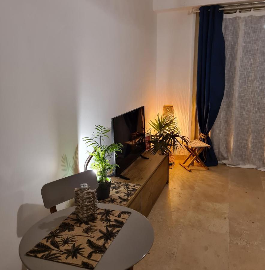 Ti Caz Kreol - Juan Plages Les Pieds Dans L'Eau Apartment Exterior photo