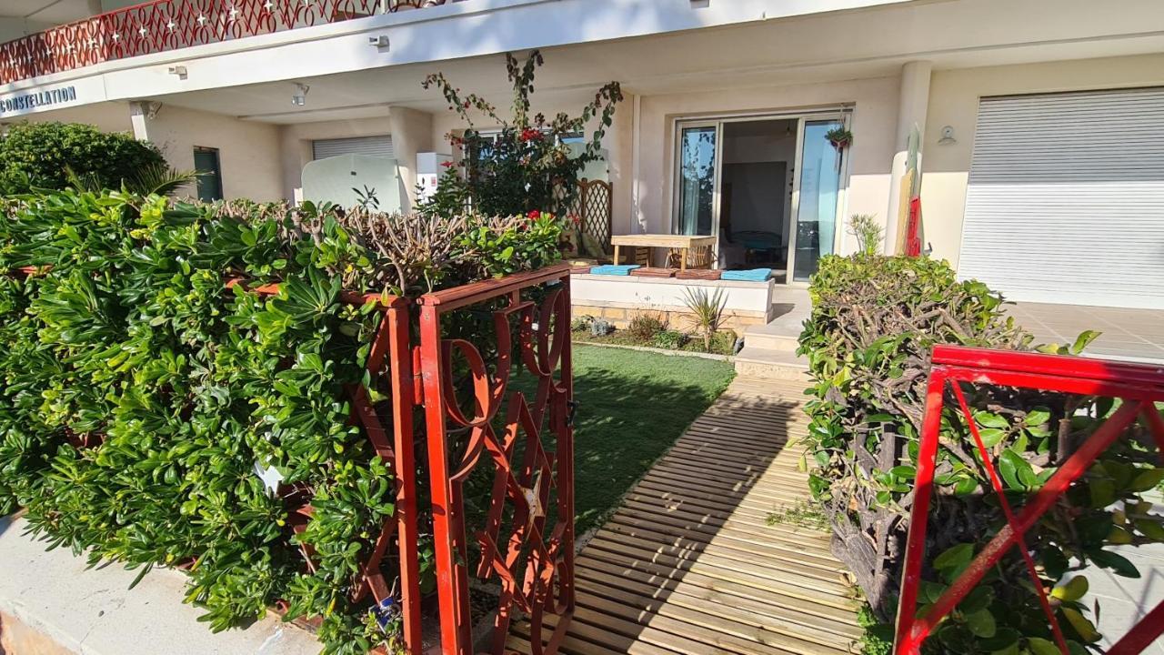 Ti Caz Kreol - Juan Plages Les Pieds Dans L'Eau Apartment Exterior photo